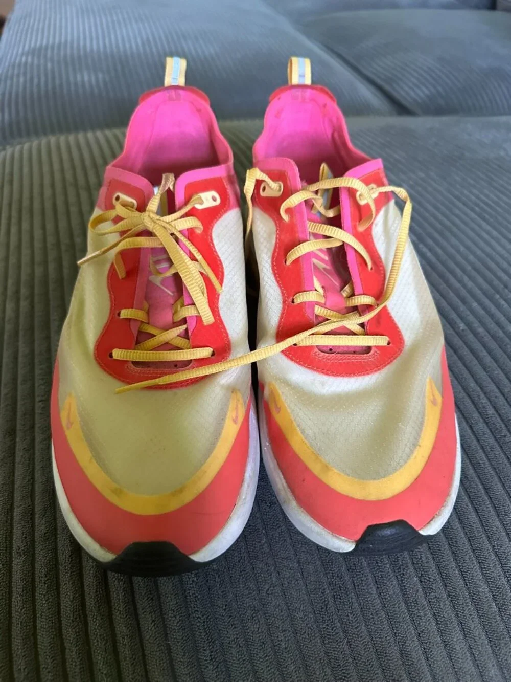 Nike Women's Air Max Dia (10.5), White/Laser Fuchsia-ember Glow - Picture 5 of 9